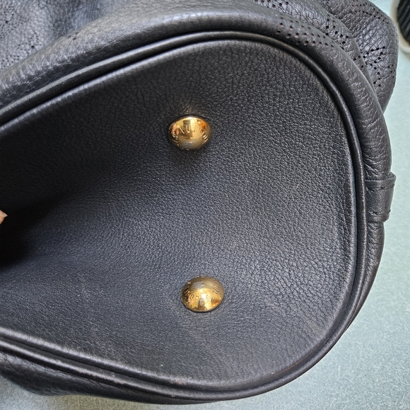 Auth Louis Vuitton Mahina Large Leather bag - Picture 13 of 16